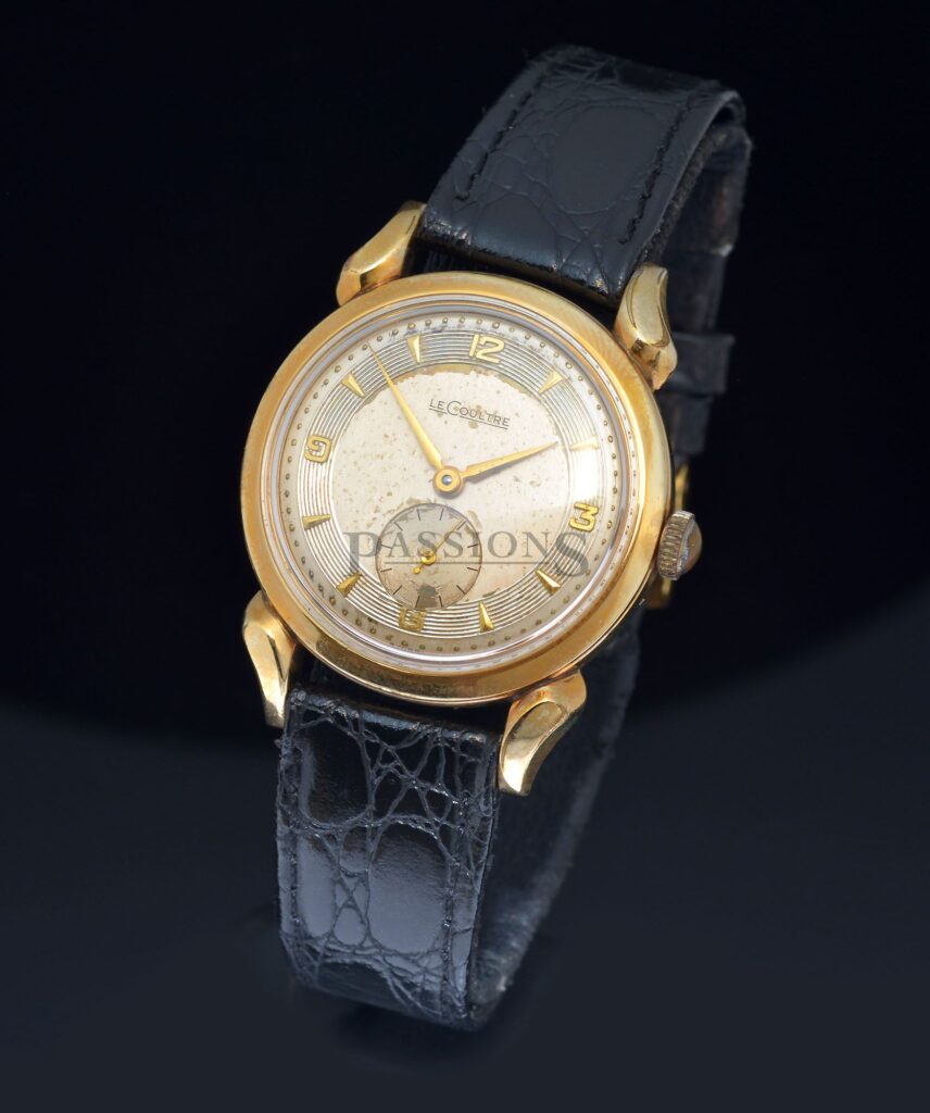 C.1953 LeCoultre 34mm Cornes de Vache manual winding small seconds in 10KYG Filled with screw-lock back